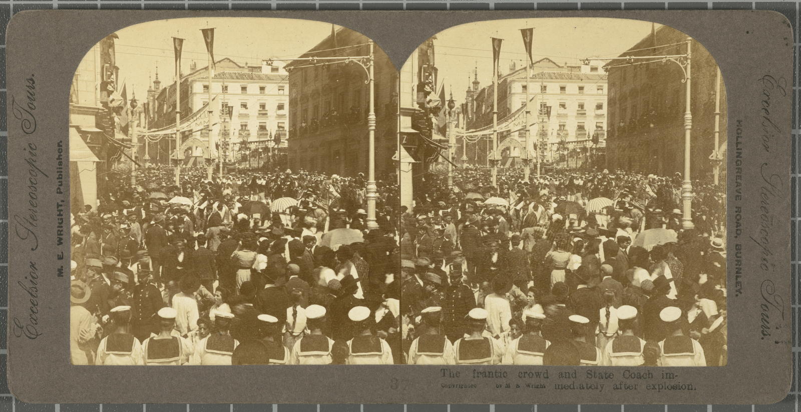 Desconegut, The frantic crowd and State Coach immediately after explosion Wright M. E.