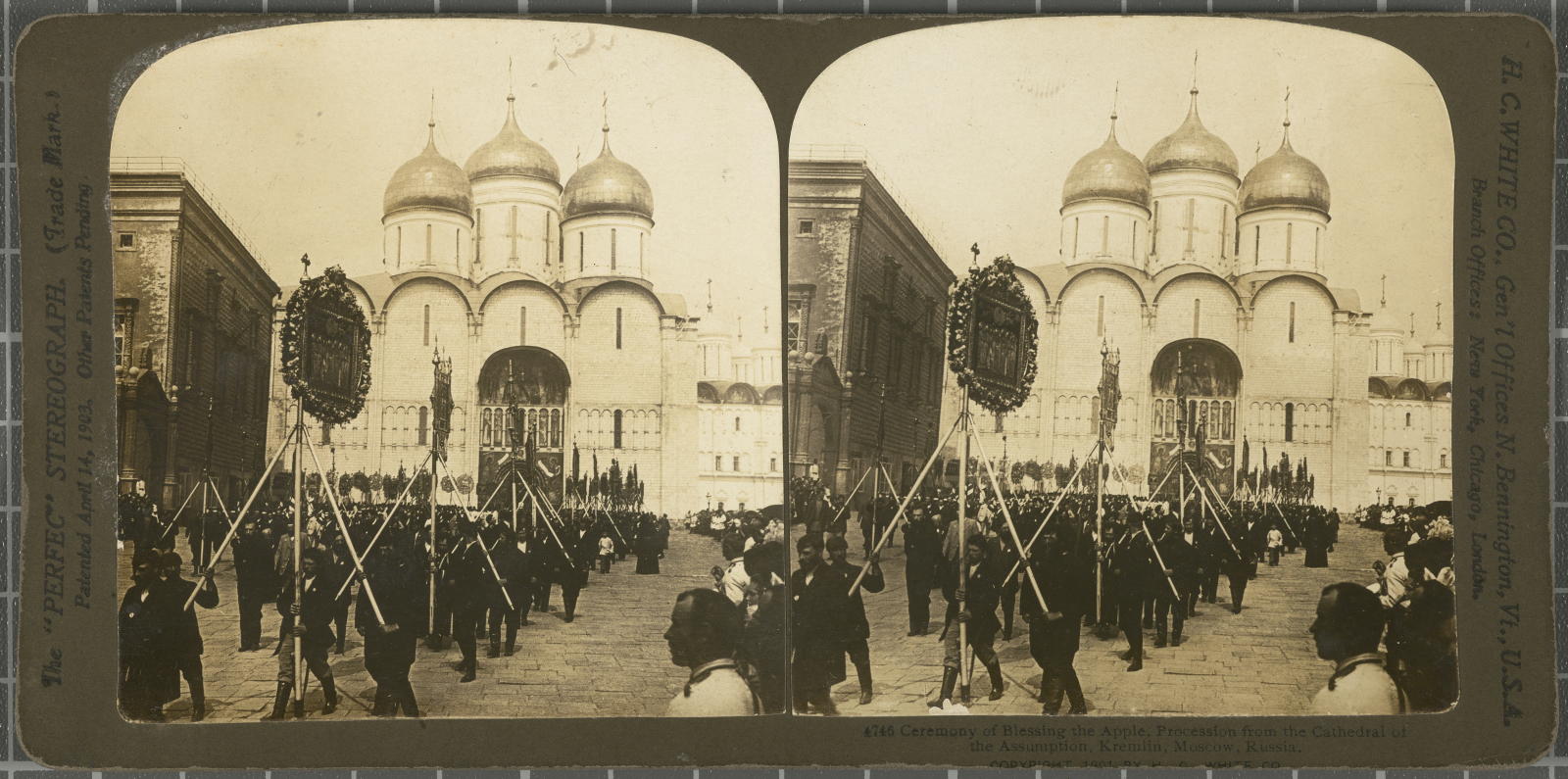 Desconegut, Ceremony of Blessing the Apple, Procession from the Cathedral of the Assumption, Kremlin, Moscow, Russia. White, H.C. & Co., The\ ‘Perfec\’ Stereograph