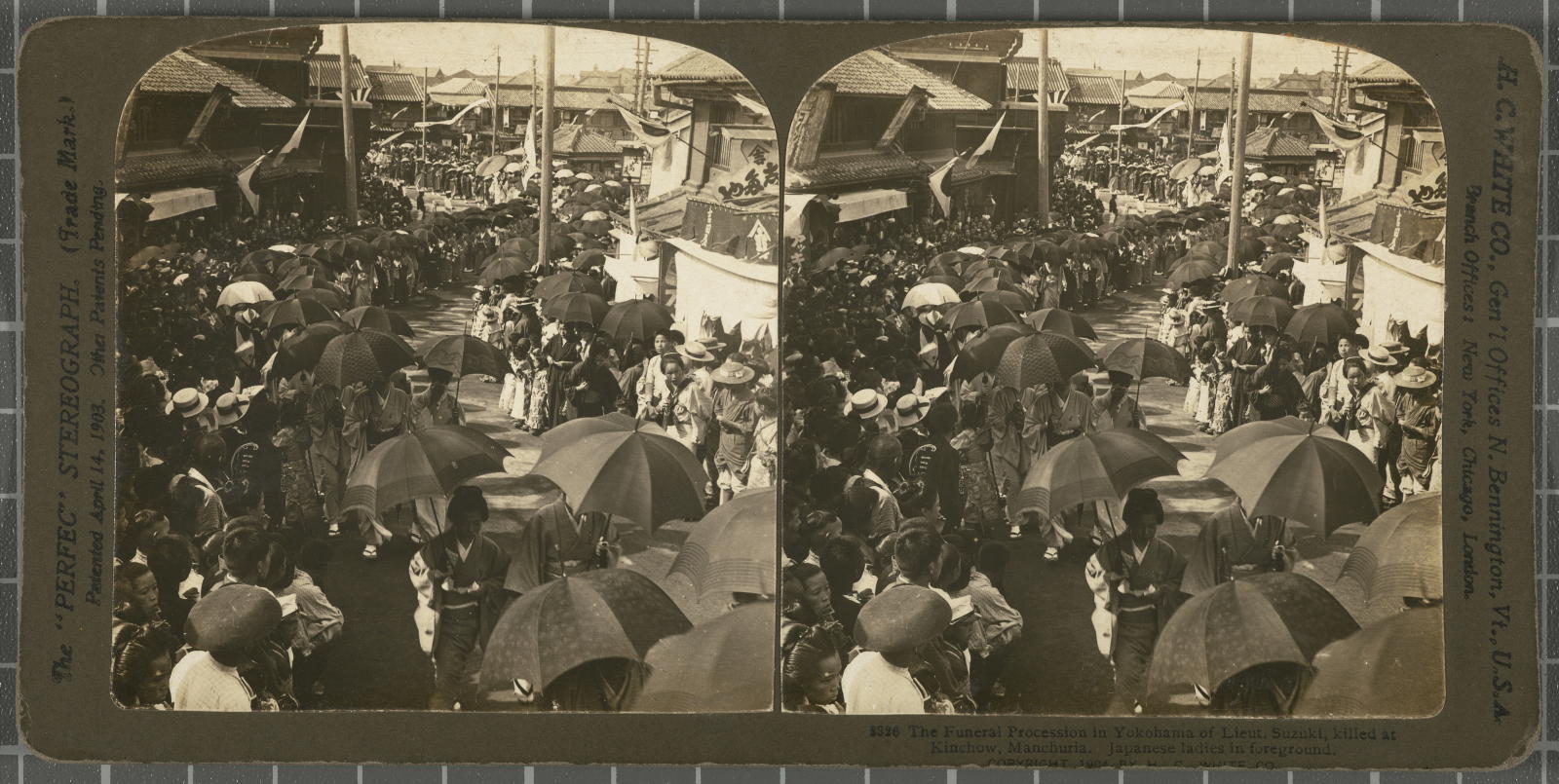 Desconegut, The Funeral Procession in Yokohama of Lieut, Suzuki, Kat Kinchow, Manchuria. Japanese foreground. White, H.C. & Co., Ltd., ‘Perfec\’ Stereograph