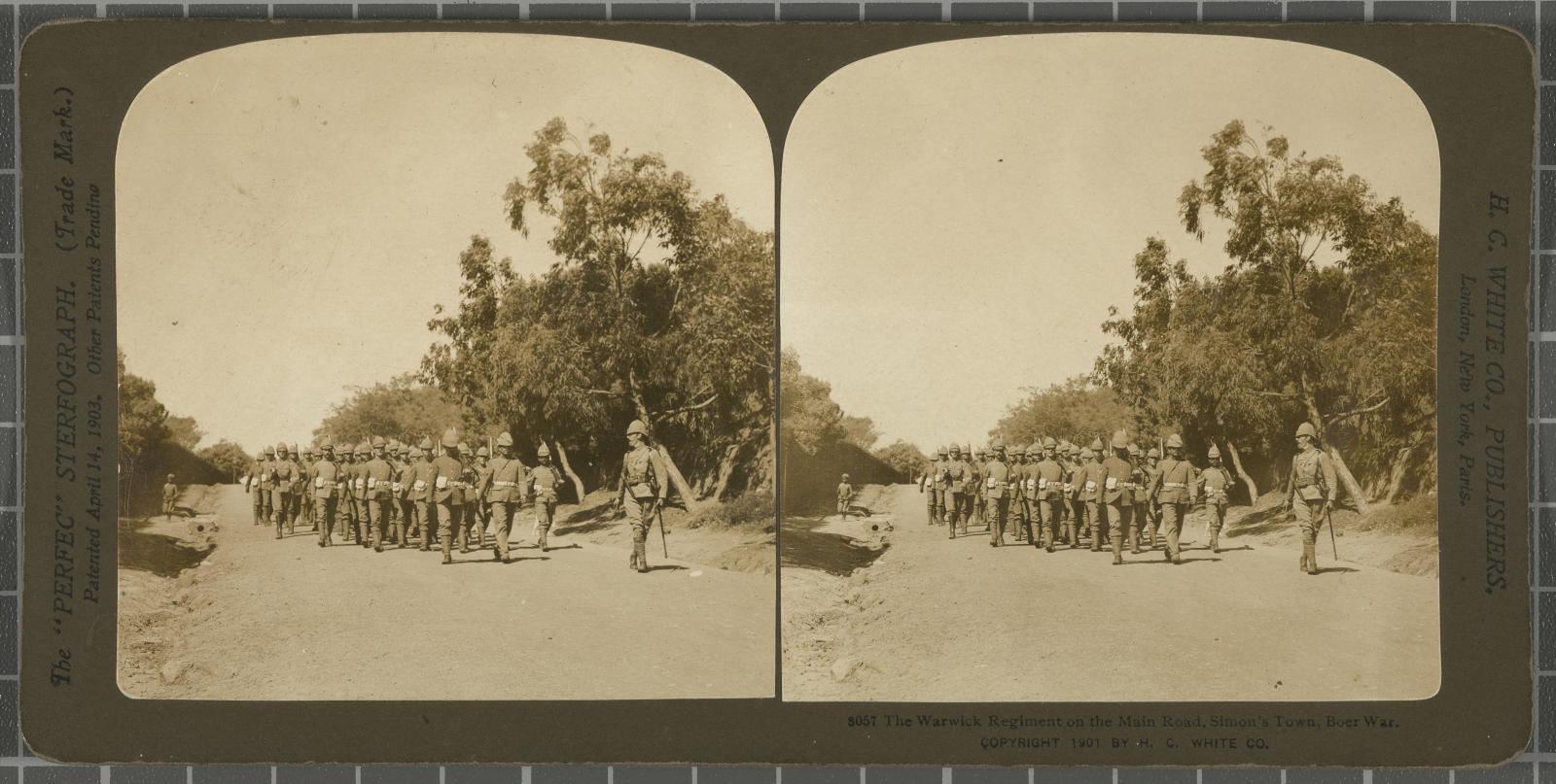 Desconegut, The Warwick Regiment on the Main Road, Simo’s Town, Boer War. White, H.C. & Co., The\ ‘Perfec\’ Stereograph