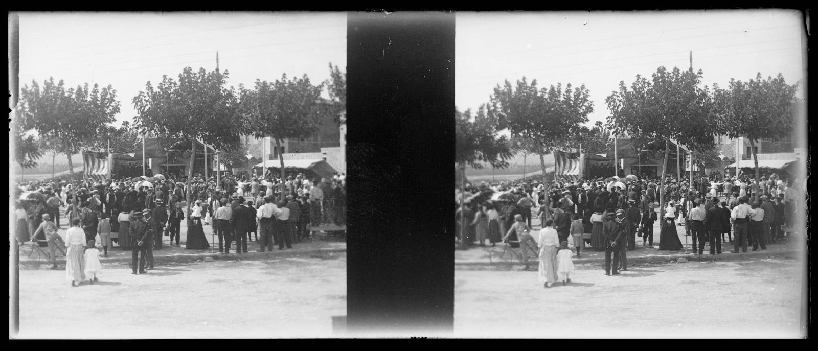 Desconegut, Sardana dance in Santa Coloma
