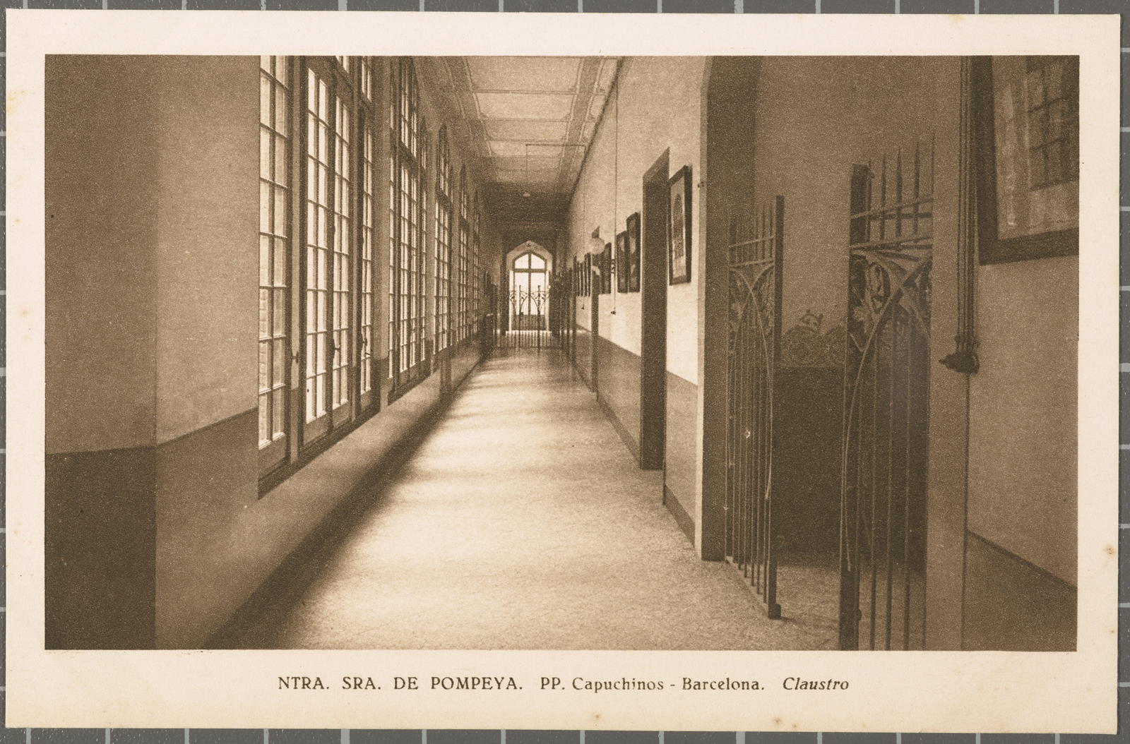 NTRA. SRA. DE POMPEYA. PP. Capuchinos - Barcelona. Claustro