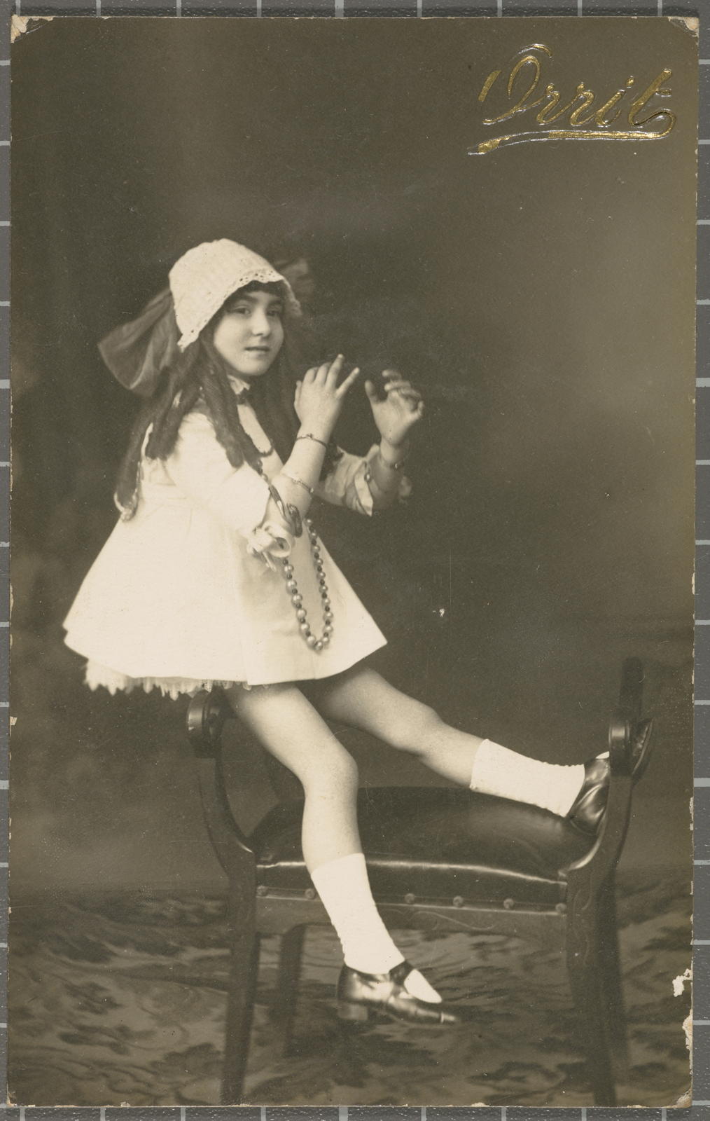 Enrique Orrit, [Portrait of a girl]