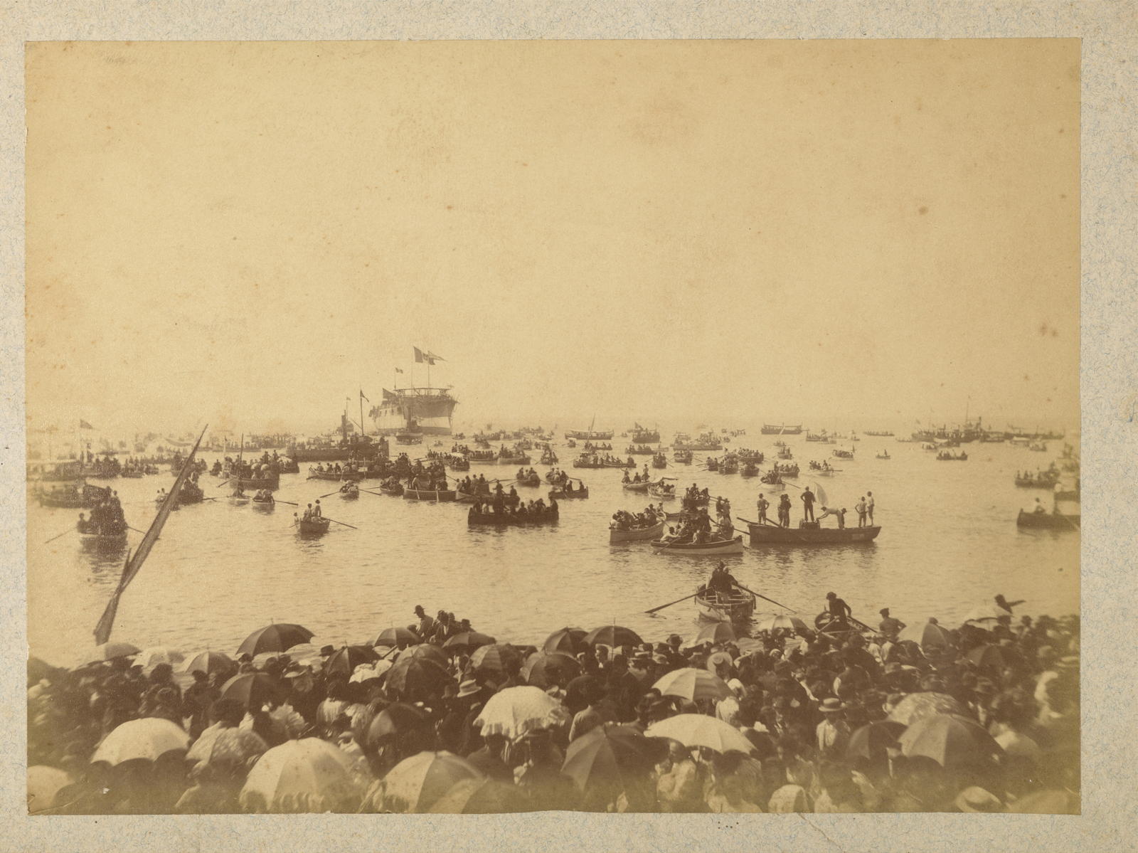 Desconegut, [Crowd on the coast]