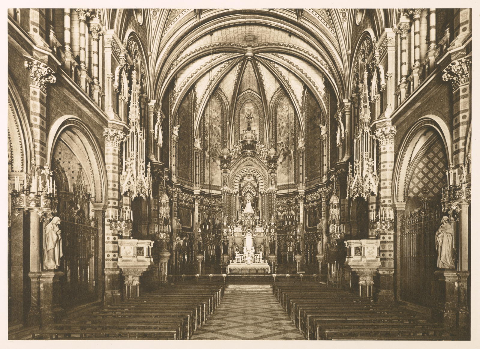 Desconegut, L'interior de la Basílica
