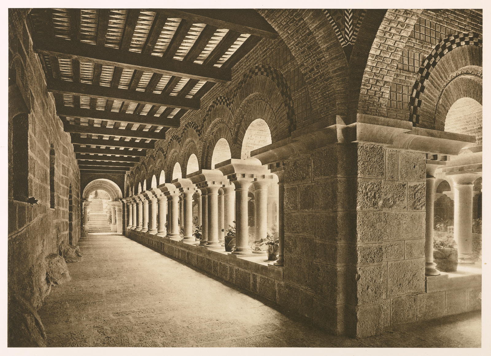 Desconegut, A Romanesque Cloister wing