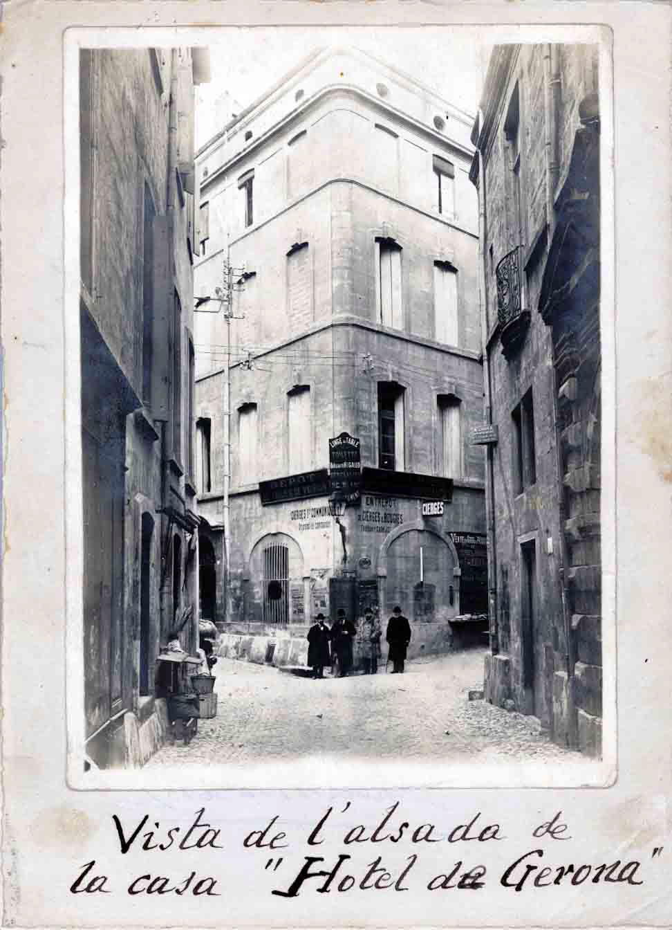 View of the height of the house Hotel de Gerona\ nFacade on Calle de Sant Germain\ nFacade on rue de Girone\ nEntrance Main\ nDetail corner