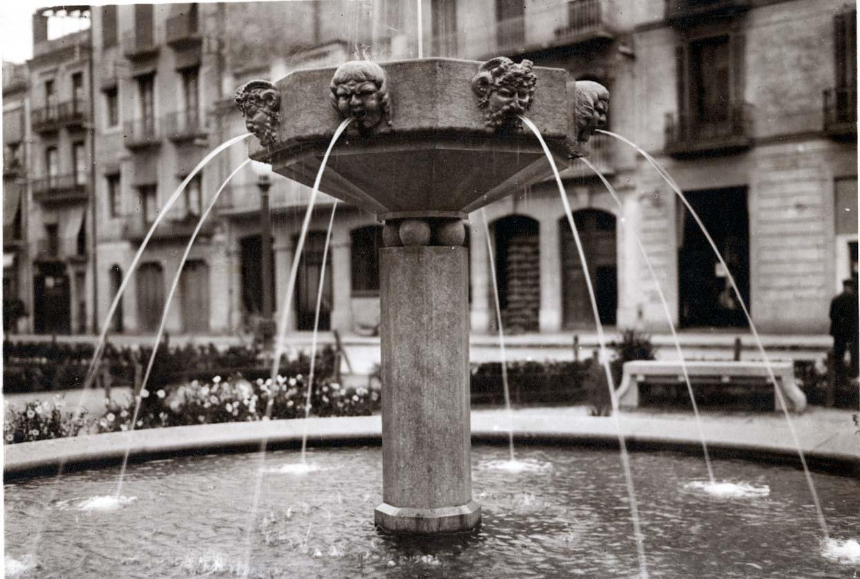 Desconegut, [Brollador dels vuit caps]