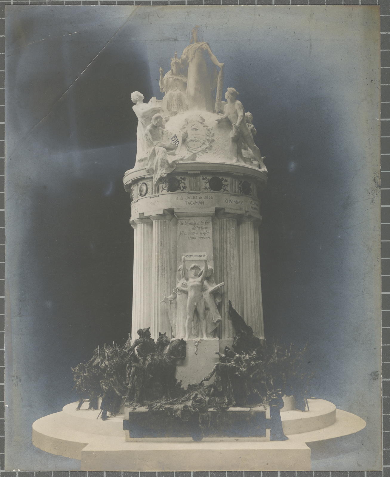 Desconegut, [Monument]